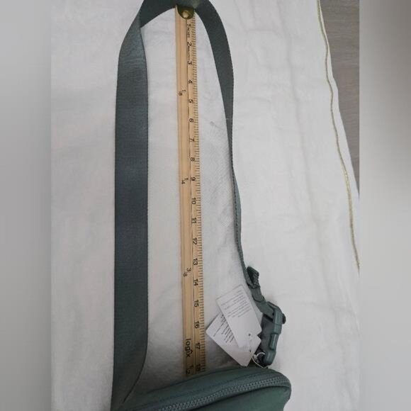 New Lululemon 1L Everywhere Belt Bag - Picture 7 of 7